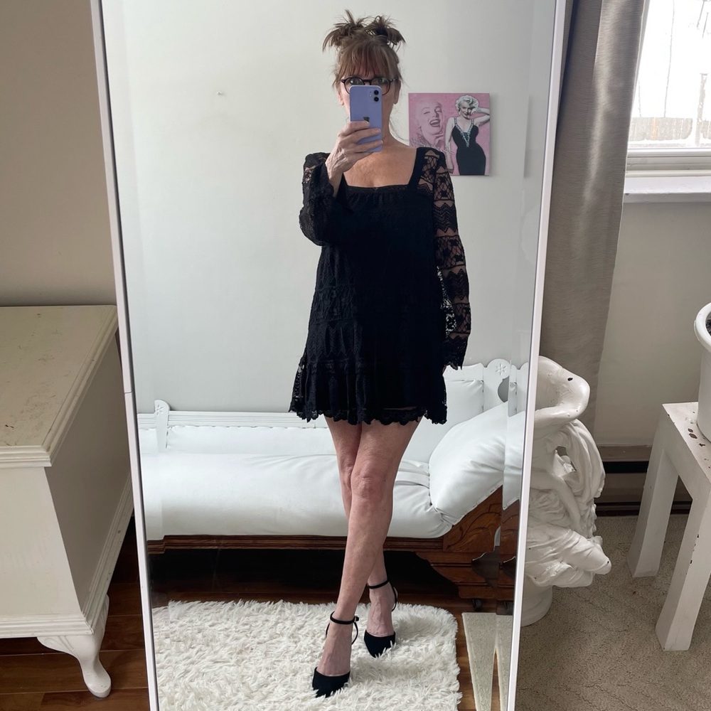 KIMCHI BLUE BLACK LACE LONG BELL SLEEVE DRESS SQUARE NECKLINE LINED OPEN FIT